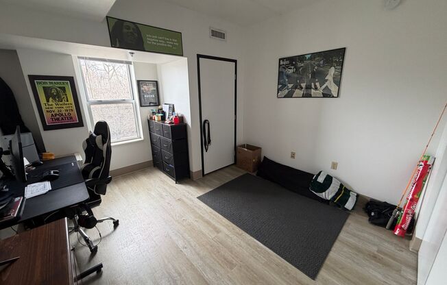 2 beds, 1 bath, 900 sqft, $1,700, Unit 304