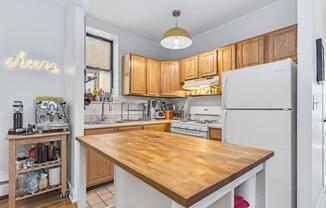 2 beds, 2 baths, $3,200, Unit 3-BC