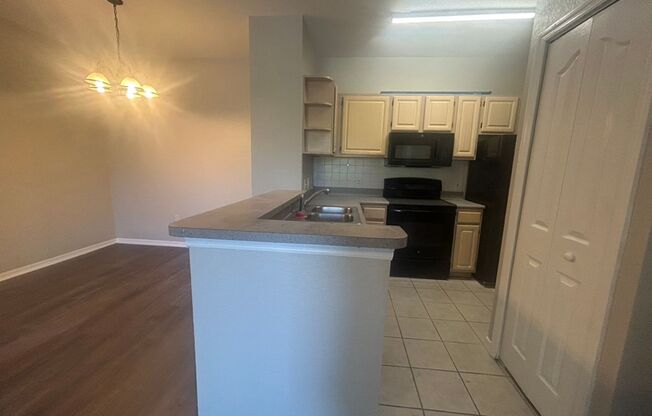 RIVERVIEW: Allegro Palms Community - Ground Floor 2B/1B  NO PETS