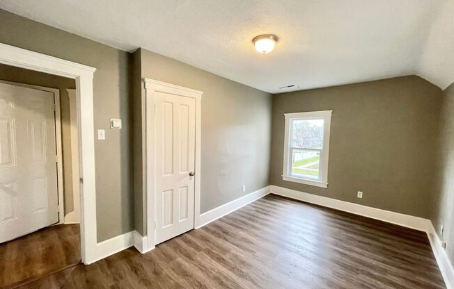 2 beds, 1 bath, 800 sqft, $850, Unit Up