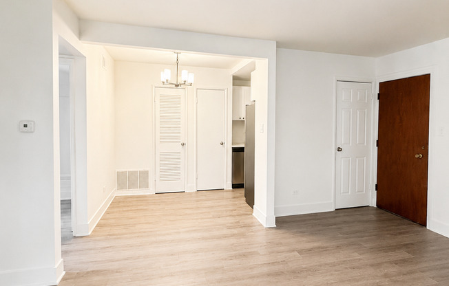 Updated 1 & 2-Bedroom Apartments in Oak Lawn