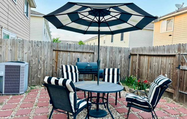 6122 YORKTOWN MDW LN