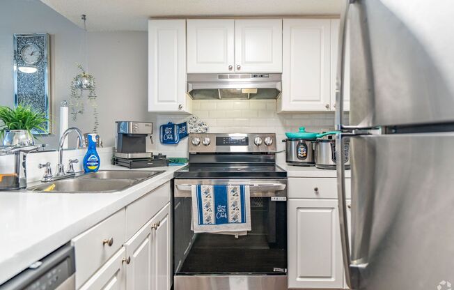 2 beds, 1.5 baths, 1,300 sqft, $1,450, Unit 1b-5424