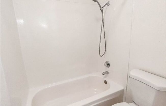 2 beds, 1 bath, 900 sqft, $1,650, Unit 29