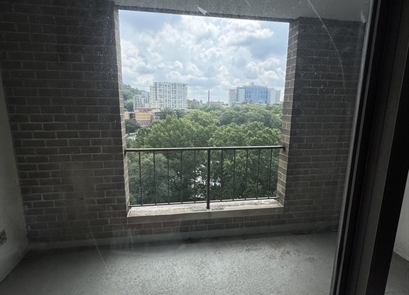 2 beds, 2 baths, 1,300 sqft, $4,000, Unit 1005