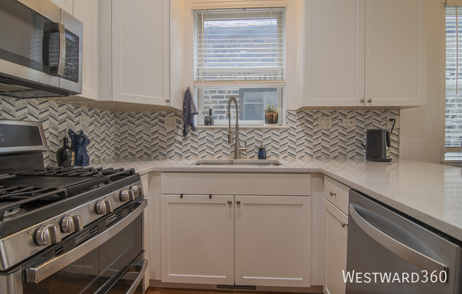 1132 W 17 ST