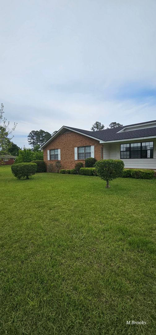 Lowndes County three bedroom home