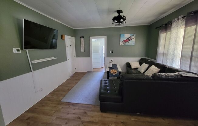 3 beds, 1 bath, 900 sqft, $2,500