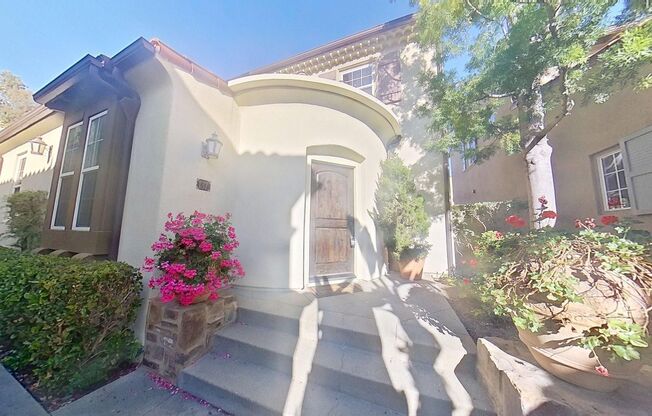 Beautiful 3 Bedroom 2.5 Bath Townhome in Irvine!