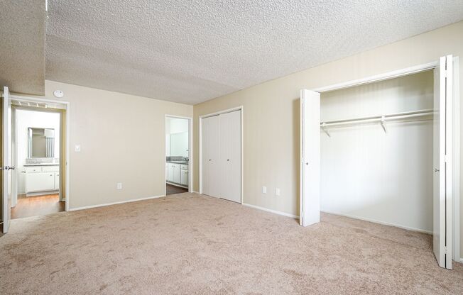 1 bed, 2 baths, 975 sqft, $2,450, Unit 102