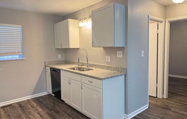 2 beds, 1 bath, 800 sqft, $995, Unit 5