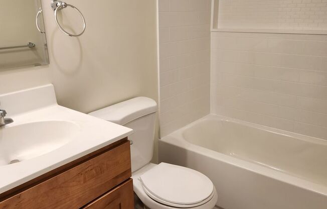 2 beds, 1 bath, 859 sqft, $1,450, Unit GL07004