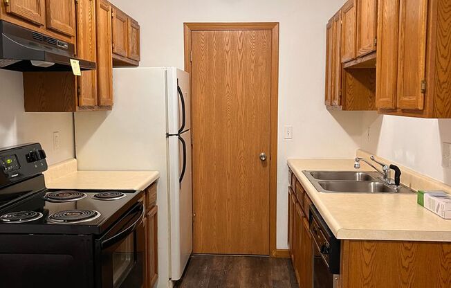 1 bed, 1 bath, 552 sqft, $905, Unit 5784-02 PVC