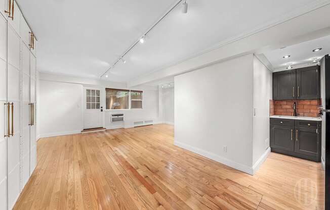 335 E 51 ST