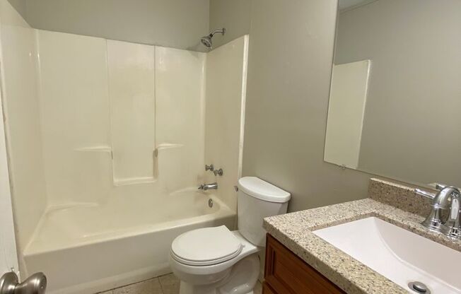 2 beds, 1 bath, $725, Unit 8