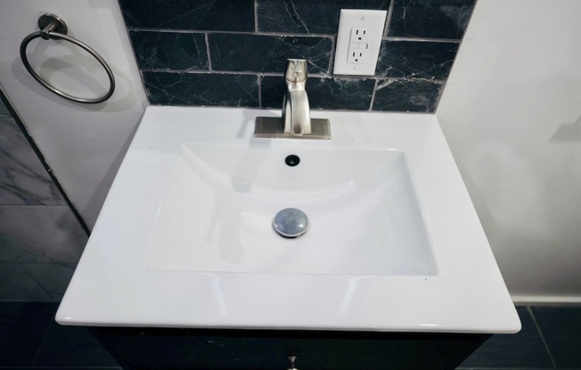 858 SAINT JOHN'S PL