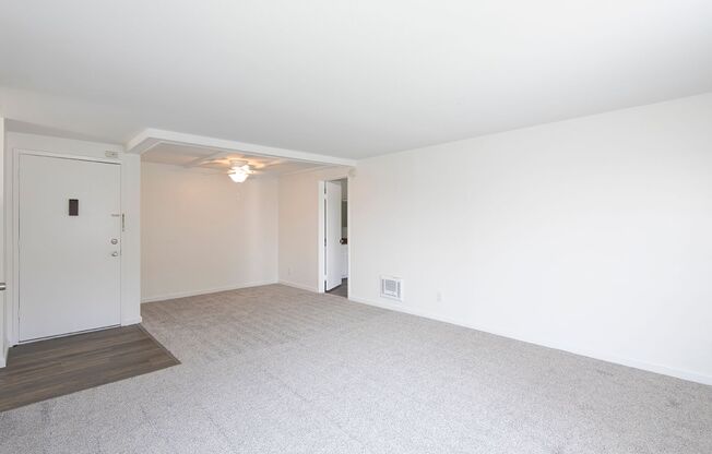 1 bed, 1 bath, 725 sqft, $1,975, Unit 27
