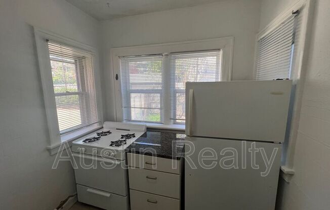 4443 PERSHING AVE