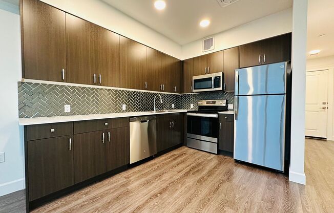 Studio, 1 bath, 327 sqft, $1,495, Unit 410 5th #611