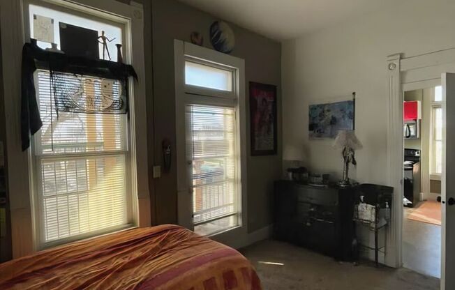 2 beds, 1 bath, $1,500, Unit 15-1