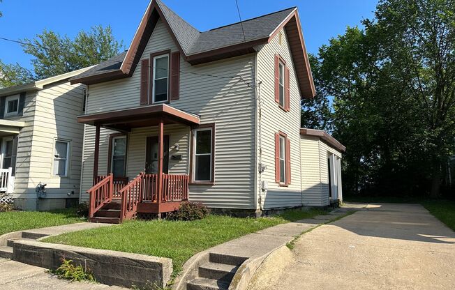 647 California NW - AVAILABLE SEPTEMBER - Close to GVSU