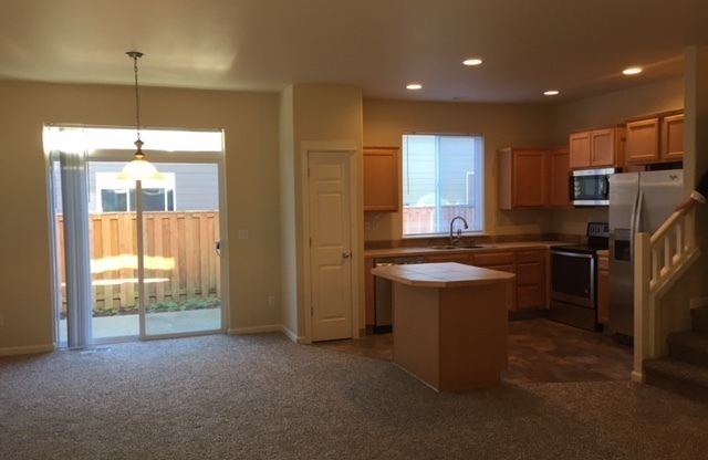 3 beds, 2.5 baths, $2,295