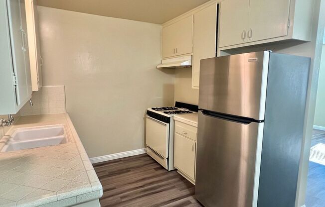 2 beds, 1 bath, 750 sqft, $1,825, Unit 5