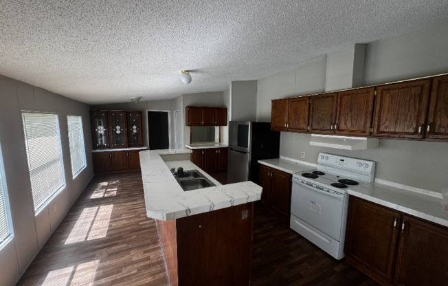 144 FOX MDW DR
