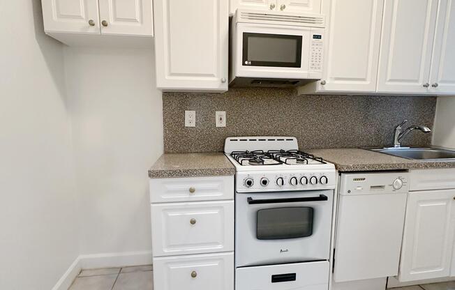 1 bed, 1 bath, $3,285, Unit 1-E