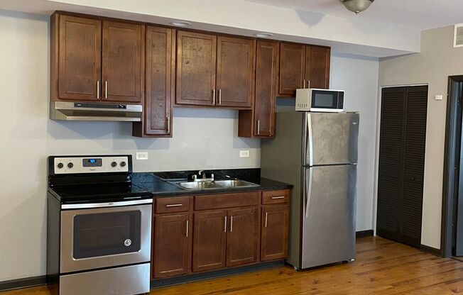 2 beds, 1 bath, $1,686, Unit 7842-210