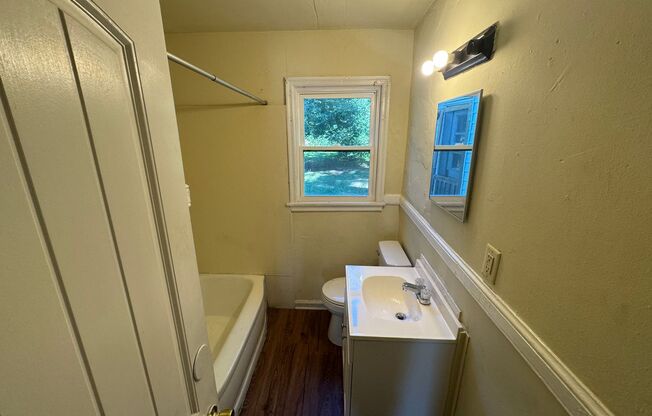 2 beds, 1 bath, $695