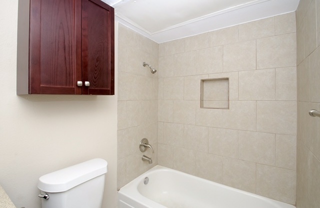 2 beds, 2 baths, 825 sqft, $1,500, Unit 211 B2 Poolside Patio