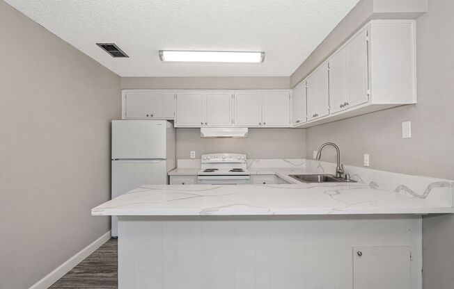 2 beds, 1 bath, 900 sqft, $1,450