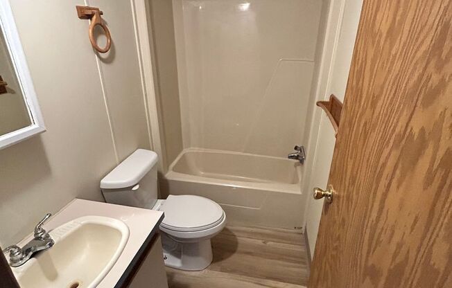 2 beds, 2 baths, 980 sqft, $995