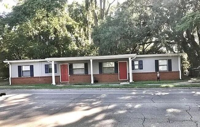 2 beds, 1 bath, $1,100