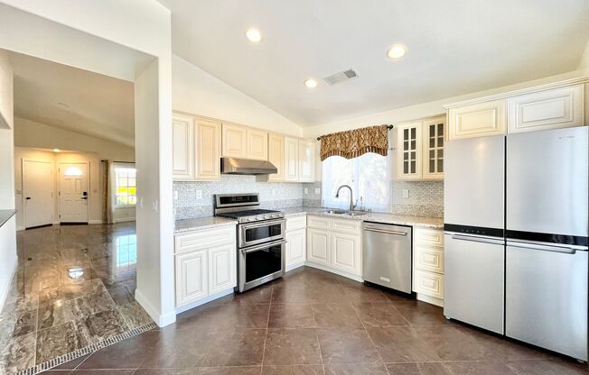 Gorgeous 3B 2BA Home w/ Canyon Views!