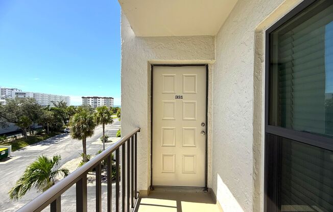 SEASONAL BEACH ACCESS 2/2 CONDO ON FT. MYERS BEACH!!!
