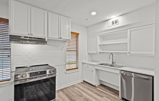 1 bed, 1 bath, 595 sqft, $1,350, Unit #161