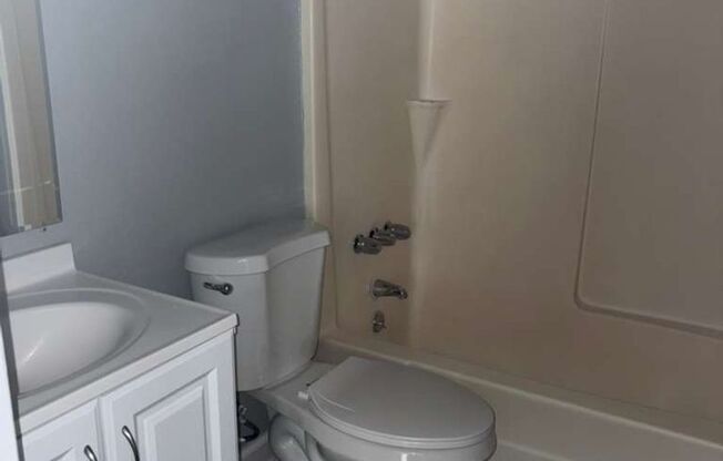 1 bed, 1 bath, 460 sqft, $985, Unit 505 R3