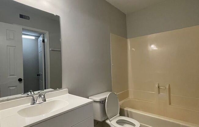 2 beds, 2 baths, $1,025, Unit APARTMENT D