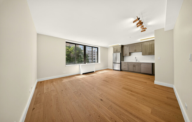 1 bed, 2.5 baths, 740 sqft, $5,800, Unit 4H