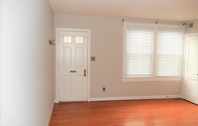 Charming 1 Bed 1 Bath Townhome Style Condo In Historic Arlington Village