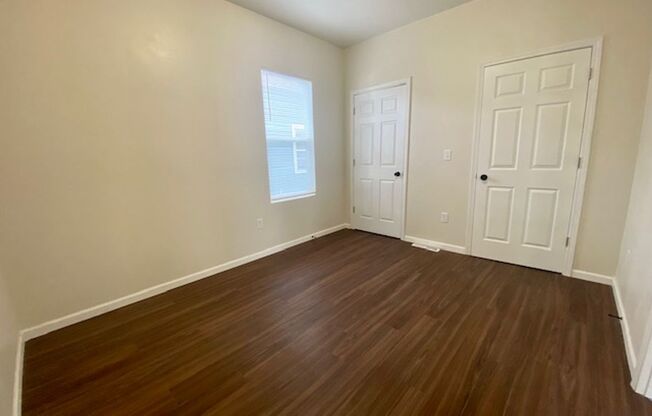 2 beds, 1 bath, 900 sqft, $1,165