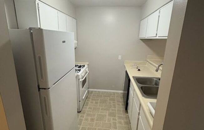 1 bed, 1 bath, 755 sqft, $999, Unit 6018D