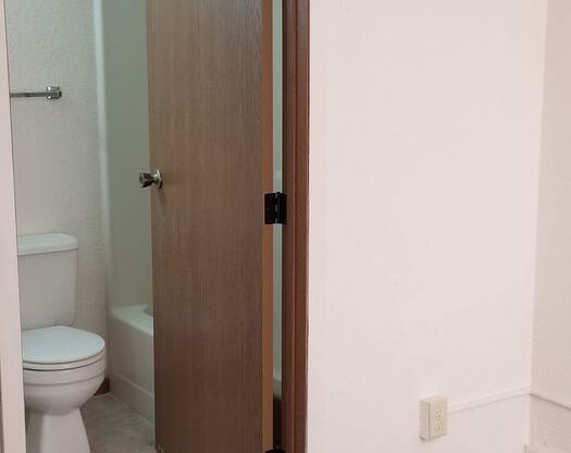 2 beds, 2 baths, 525 sqft, $695, Unit 230