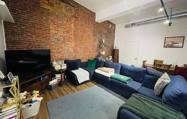 Spacious Master Bedroom and En-Suite in Lawrenceville
