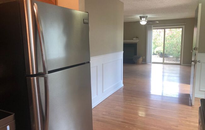 3 beds, 1.5 baths, 1,000 sqft, $1,995, Unit 18