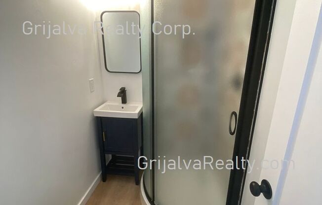 1 bed, 1 bath, 325 sqft, $1,000, Unit 10