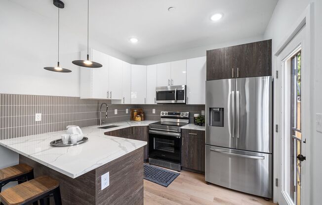 ⭐⭐⭐Modern Luxury in Olde Kensington, 3 Bed 3 Bath Home with Skyline Roof Deck and Finished Basement