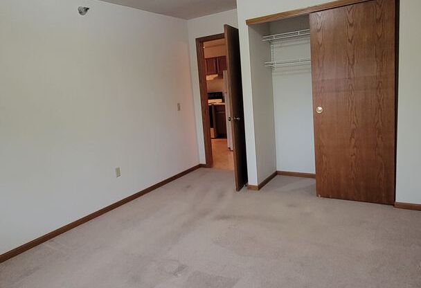 2 beds, 1 bath, $995